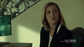 El blazer Helmut Lang de Delphine Cormier (Evelyne Brochu) en Orphan Black S03E01