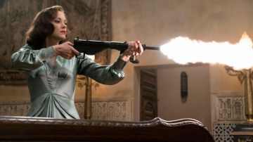 El vestido verde de Marianne Beausejour (Marion Cotillard) en Allies