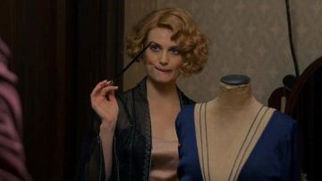 The blue dress Queenie Goldstein in fantastic animals