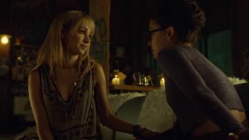 Camiseta sin mangas Ecote de Shay (Ksenia Solo) en Orphan Black S03E05