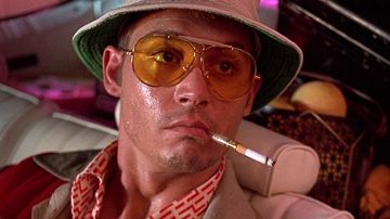 The cigarette holder Raoul Duke (Johnny Depp) in Las Vegas parano