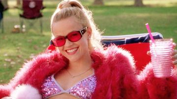 The swimsuit pink glitter to Her Woods (Reese Witherspoon) in legally blond
