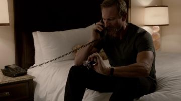 The bar of Snickers chewed by Jeff Skiles (Aaron Eckhart) in Sully