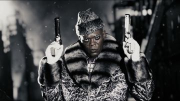 The authentic pistol Desert Eagle Octopus (Samuel L. Jackson) in The Spirit