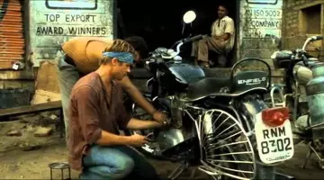 The blue scarf of Benjamin Button (Brad Pitt) in The Strange history of Benjamin Button