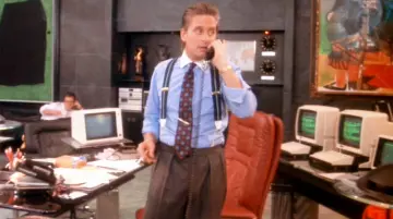 La chemise bleue à col blanc de Gordon Gekko (Michael Douglas) dans Wall Street