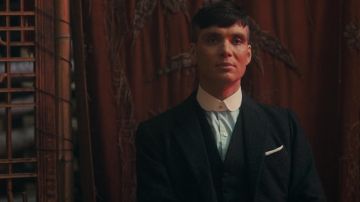 The shirt two-tone Thomas Shelby (Cillian Murphy) in Peaky Blinders S01E06
