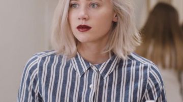The striped shirt of Noora (Josefine Frida Pettersen) in SKAM S02E01