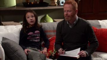 Pull avec un coeur de Lily Tucker-Pritchett (Aubrey Anderson-Emmons) dans Modern Family S7E16