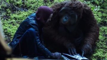 The comics that reads Alexander (Kodi Smit-McPhee) in The Planet of the apes : the confrontation