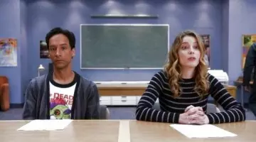 Le sweater de Britta Perry (Gillian Jacobs) dans Community S5E12