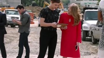 La túnica Derek Lam d'Alice Vaughn (Mireille Enos) dans The Catch