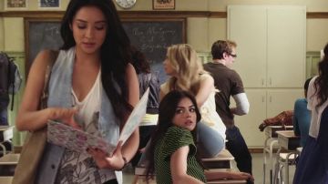 The jacket Emily Fields (Shay Mitchell) in Pretty Little Liars S2E5