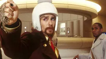 The shirt with three sleeves Zaphod Beeblebrox (Sam Rockwell) in H2G2