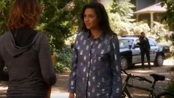 Pijama estampado de piña azul por Emily Fields en Pretty Little Liars