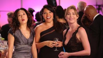 Discover outfits and fashion from Episode S10E4: on Grey's Anatomy Discover outfits and fashion from Episode S10E4: on Grey's Anatomy