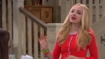 Cardigan Liv (Dove Cameron) in Liv and Maddie S4E04