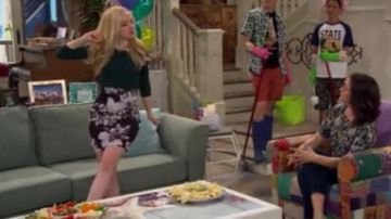 Skirt black printed flower Liv (Dove Cameron) in Liv and Maddie S4E01