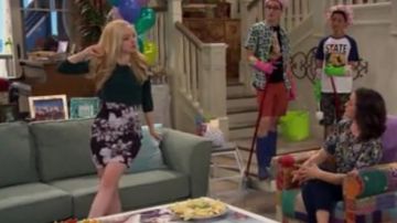 Pull vert en cachemire de Liv (Dove Cameron) dans Live et Maddie S4E01