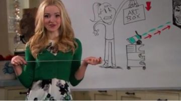 Top blanc à imprimé de fleurs de Liv (Dove Cameron) dans Liv et Maddie S4E01