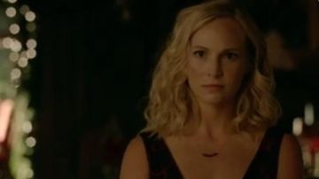 Collier porté par Caroline Forbes dans The Vampire Diaries