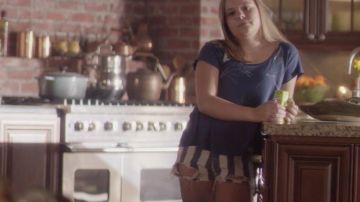 Cortos a rayas de Daphne Conrad (Maisy Stella) en Nashville S5E01