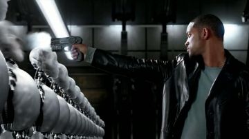 El arma del detective Del Spooner (Will Smith) en i, Robot (2004)