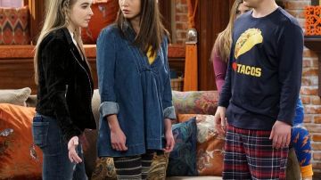 Le jean de Maya Hart (Sabrina Carpenter) dans Girl Meets World S3E12