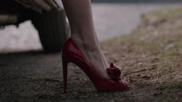 Les escarpins rouge Valentino de Cheryl Blossom (Madelaine Petsch) dans Riverdale