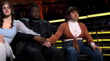 Shein fleur boucles d’oreilles comme on le voit dans American Idol (S22E06)