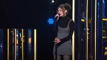 Robe en dentelle Zara vue dans American Idol (S22E06)