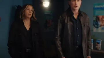 Burberry Calassic Trenchcoat worn by Sarah Truong (Mayko Nguyen) as seen in Hudson & Rex (S06E13)