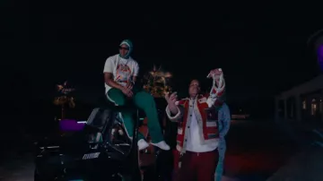 Pantalones de chándal de rayas de laurel verde de Casablanca usados por Rob49 en Bussin por Moneybagg Yo [Video musical oficial]