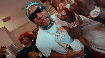 Camiseta Casablanca White Oranges Bowl usada por Rob49 en Bussin por Moneybagg Yo [Video Musical Oficial]