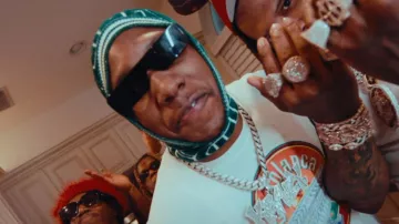 Gafas de sol Rick Owens Black Narrow Geth usadas por Rob49 en Bussin by Moneybagg Yo [Video Musical Oficial]