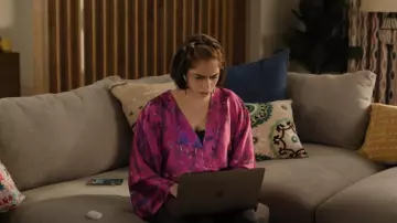 Zara New Printed Kimono Shirt worn by Camille Pham (Rakhee Morzaria) as seen in Run the Burbs (S03E13)