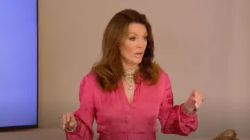 Jason Wu Collection Vestido camisero de día de jacquard floral plisado con cinturón propio usado por Lisa Vanderpump como se ve en Vanderpump Villa (S01E03)