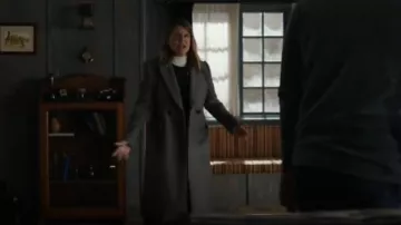 Judith & Charles Dau­mi­er Coat worn by General Eleanor Wright (Linda Hamilton) as seen in Resident Alien (S03E08)