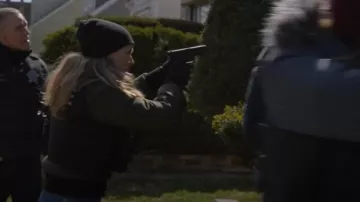 Outdoor Survival Canada Nini Jacket Grey usado por Hailey Upton (Tracy Spiridakos) como se ve en Chicago P.D. (S11E09)