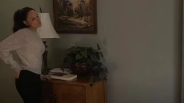 Jersey de punto abierto Peserico Mélange usado por Gloria Perez (Gloria Pérez) como se ve en Chicago P.D. (S11E09)