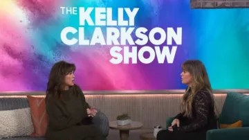 Vestido midi acanalado 2 en 1 Margetta de Allsaints usado por Valerie Bertinelli como se ve en The Kelly Clarkson Show el 4 de abril de 2024