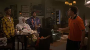 Polo Marni en maille à bordure contrastée porté par Andre Johnson, Jr. (Marcus Scribner) comme on le voit dans grown-ish (S06E11)