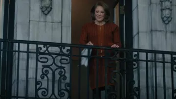 St John Sparkly Stretch Knit Skirt worn by Gloria (Linda Lavin) as seen in Elsbeth (S01E02)