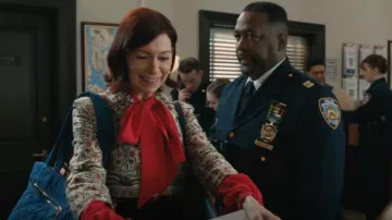 Giambattista Valli Chaqueta corta de jacquard floral usada por Elsbeth Tascioni (Carrie Preston) como se ve en Elsbeth (S01E02)