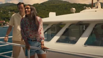 Top floral cuadrado de Ba&sh Amedee usado por DS Florence Cassell (Joséphine Jobert) como se ve en Muerte en el paraíso (T13E08)