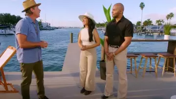 Vaqueros rectos de tiro alto de Zara Marine usados por Veronica Valencia como se ve en Rock the Block (S05E05)