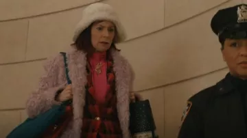 Chaqueta de botonadura simple de tweed de Versace usada por Elsbeth Tascioni (Carrie Preston) como se ve en Elsbeth (T01E03)