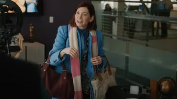 Bolso Marilyn de Gerard Darel usado por Elsbeth Tascioni (Carrie Preston) como se ve en Elsbeth (S01E03)