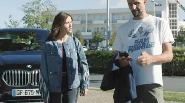 The Maje fringed denim jacket worn by Charlie (Marilyn Lima) in the series Anonymous Brigade (S01E04)