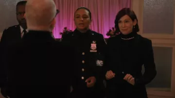Derek Lam 10 Crosby Adelaide Fringe Blazer usado por Elsbeth Tascioni (Carrie Preston) como se ve en Elsbeth (S01E03)